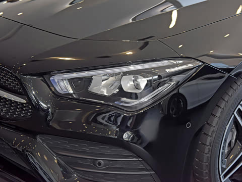 2021�� CLA 200 4MATIC