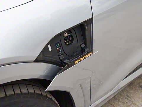 2019�� 55 quattro ������