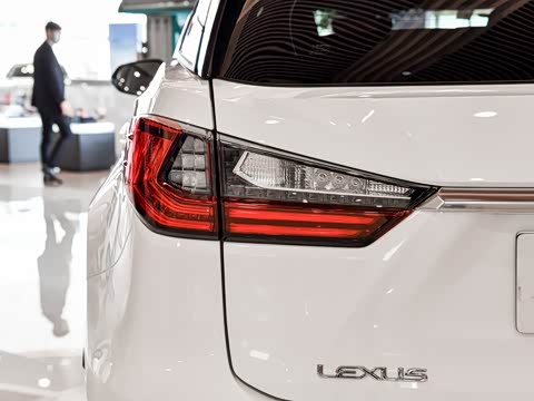 2017�� 300 Mark Levinson ����F SPORT�� ��V