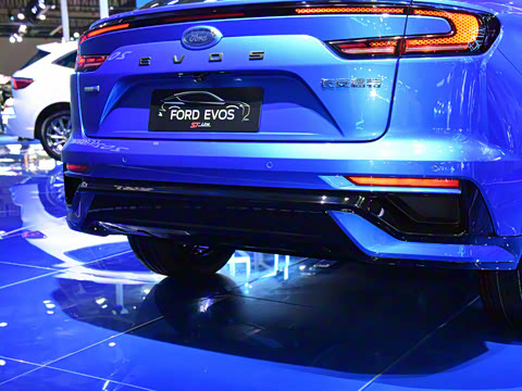 2022�� EcoBoost 245 ST-Line