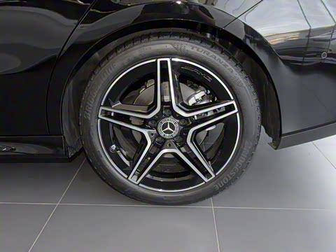 2021�� CLA 200 4MATIC