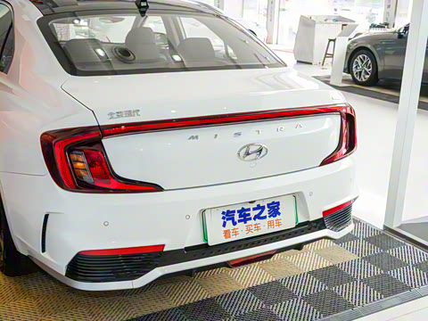 2021�� LUX����