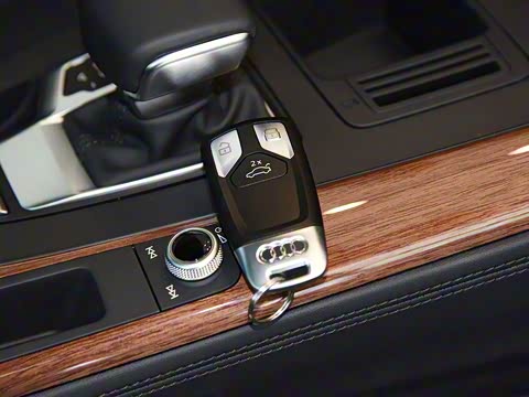 2020�� 40 TFSI quattro ����������