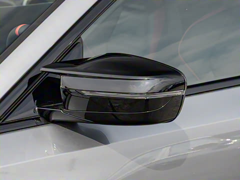 2025�� M240i xDrive