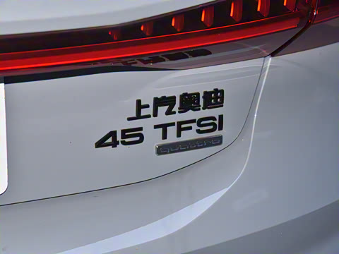 2025�� 45 TFSI quattro RS �׼����ٰ�