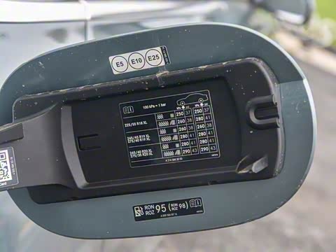 2025�� �Ŀ� E 300 L ʱ���˶���