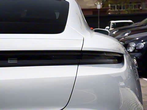 2019�� Taycan Turbo