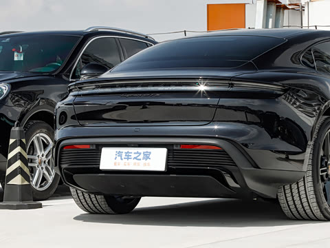 2022�� Taycan GTS