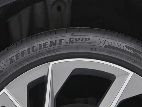 2023�� 50 e-tron quattro ��ҫ�� Ӱ��ʿ��