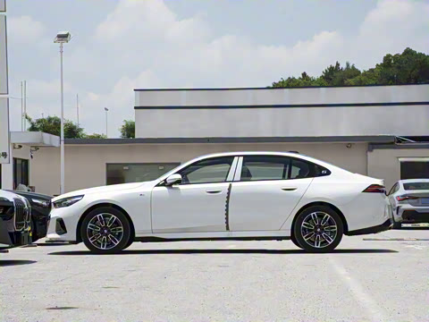 2025�� 525Li M�˶���װ