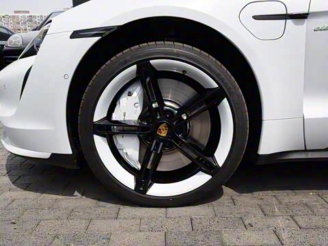 2019�� Taycan Turbo