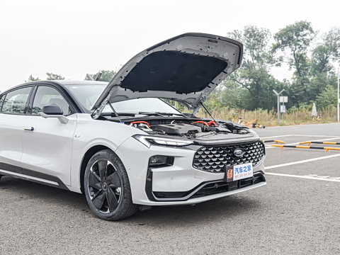 2023�� 1.5T E-�춯 ST-Line