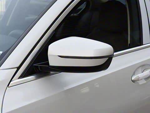 2020�� �Ŀ� 325i M�˶���װ