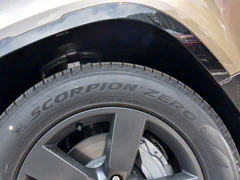 2022�� 110 P400 X-DYNAMIC HSE