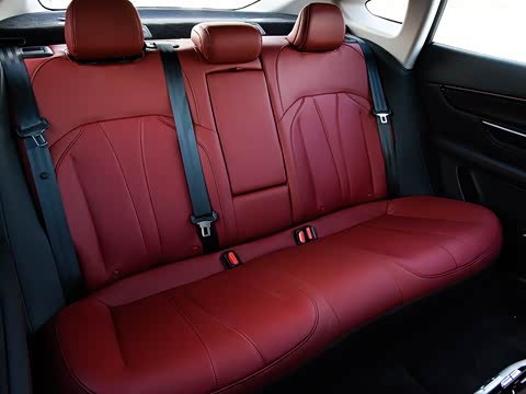 小鹏p7 2020款 562e性能版车厢座椅_运动红_小鹏_汽车图片_汽车之家