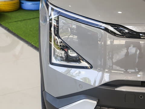 2025�� 530 Light