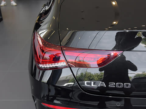 2021�� CLA 200 4MATIC