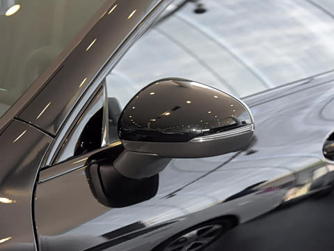 2021�� CLA 200 4MATIC