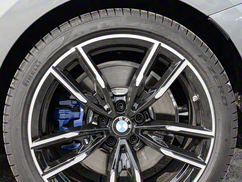 2025�� M240i xDrive