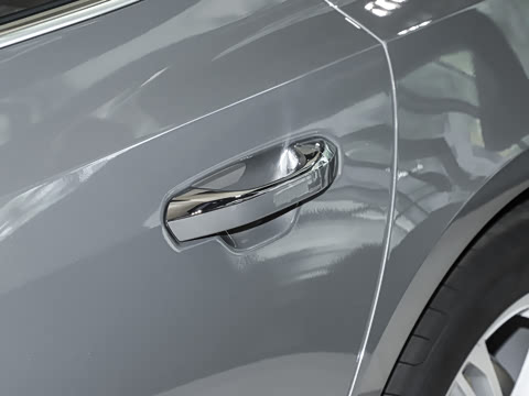 2025�� 45 TFSI quattro ������