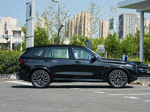 2025 xDrive 40Li M˶ҹװ