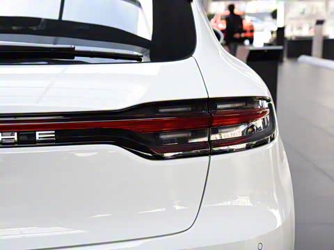 2018�� Macan 2.0T