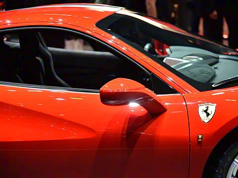 2018�� 488 Pista