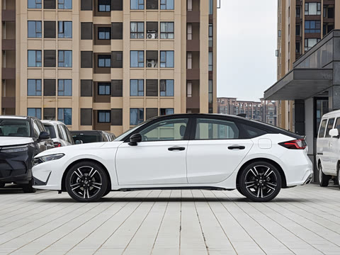 2025�� HATCHBACK 240TURBO �ֶ��ھ���