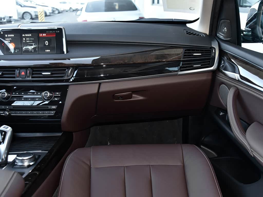 BMW X5 III (F15), Внедорожник 5 дв.: фото поколения