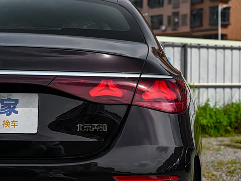 2025�� �Ŀ� E 260 L �˶���