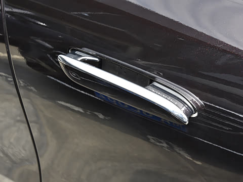 2025�� �Ŀ� E 300 L �����˶���