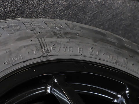 2021�� 5.0 SC V8 SVR �����̶��ư�