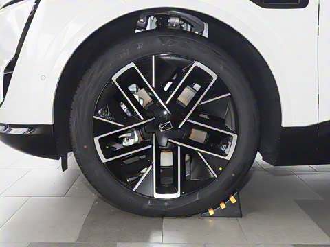 2025�� �Ŀ� Max ���̰�