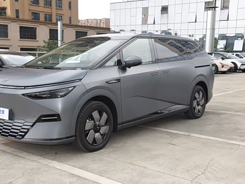 2025�� 650������ Max