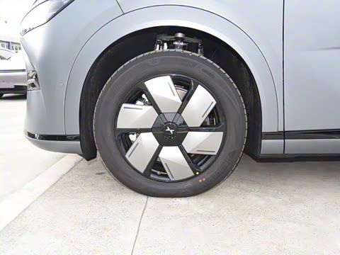 2025�� 650������ Max