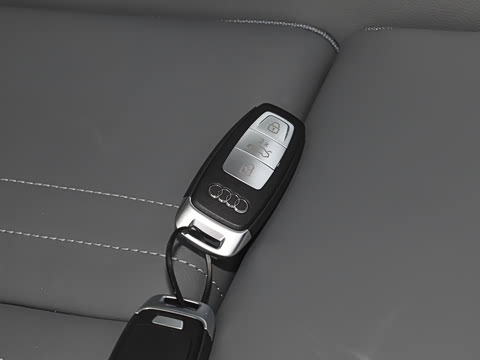 2023�� 40 e-tron ��ҫ�� ������װ