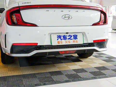 2021�� LUX����