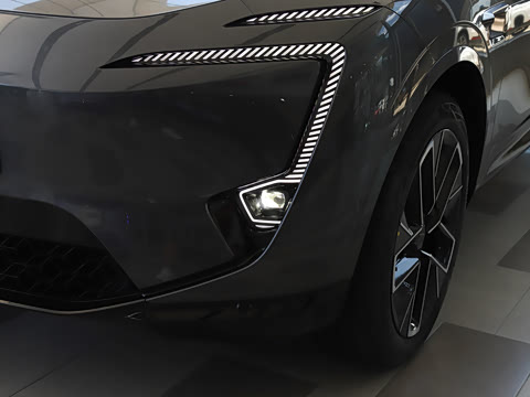 2025�� �Ŀ� Max ���̰�