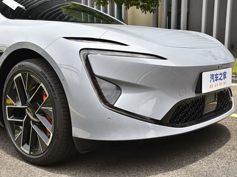 2025�� �Ŀ� Ultra���̰�