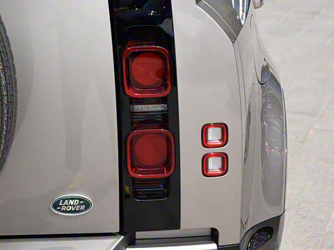 2023�� 110 3.0T P400 X-DYNAMIC HSE