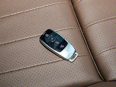 2023�� E 350 e L ���ʽ��϶����γ�