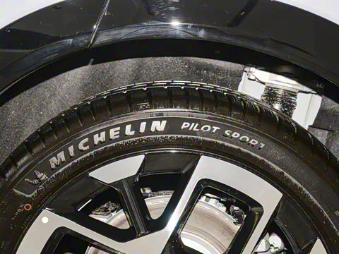 2025�� 702 �������� Max