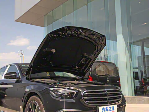 2022�� �Ŀ�� E 350 e L ���ʽ��϶����γ�