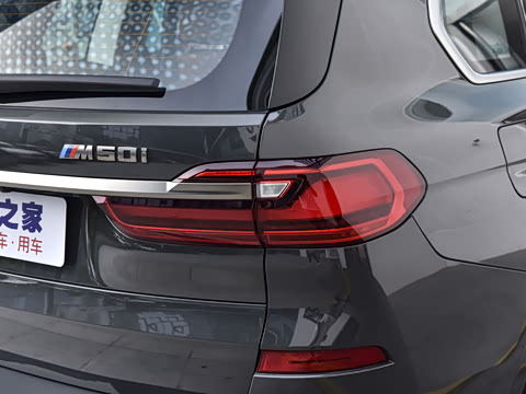 2022�� xDrive M50i