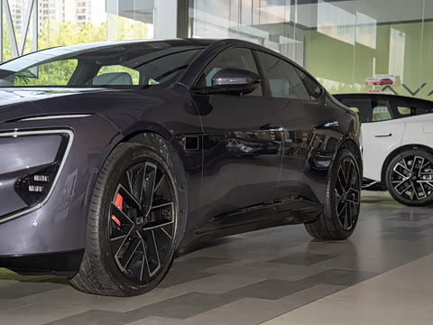 2025�� �Ŀ� Max���̰�