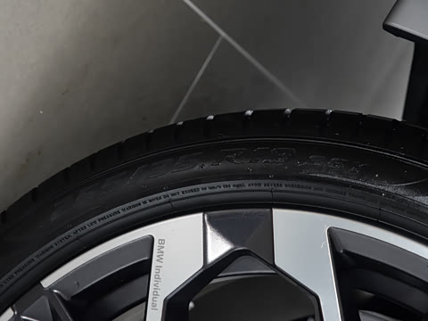 2025�� 330Li 50����������