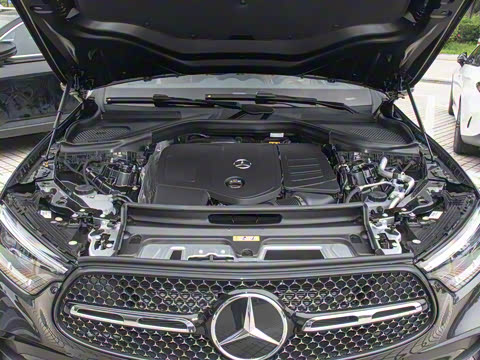 2025�� �Ŀ� GLC 260 4MATIC ����SUV