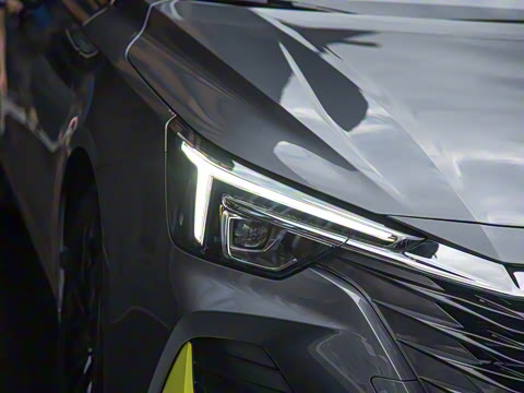 2020�� 300TGI �Զ�ˬ����Ļ�Ǽ�Supreme��