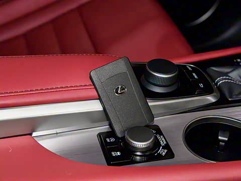 2017�� 300 Mark Levinson ����F SPORT�� ��V