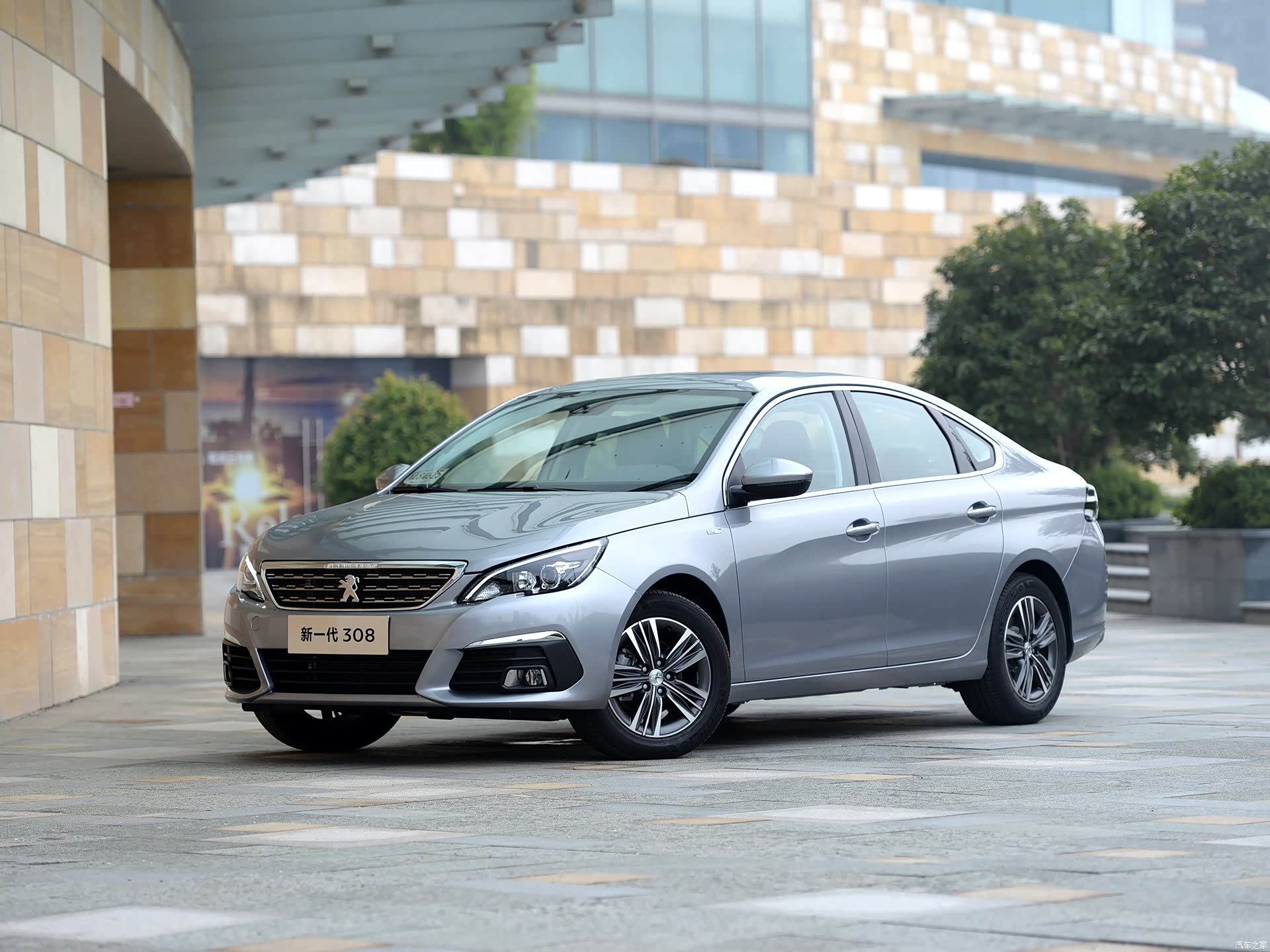 2018款 230thp 自动豪华版